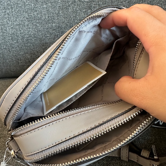 NWT!Michael Kors Peyton Small Quilted Camera Bag Women's Crossbody In Pearl Grey - Picture 8 of 10